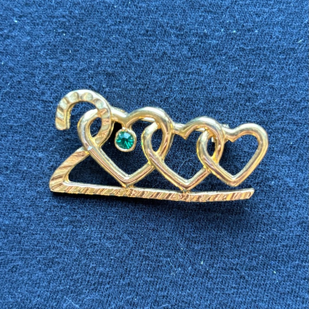 Gold-tone Vintage 2000 Heart Brooch/ Pin w/ Green Rhinestone